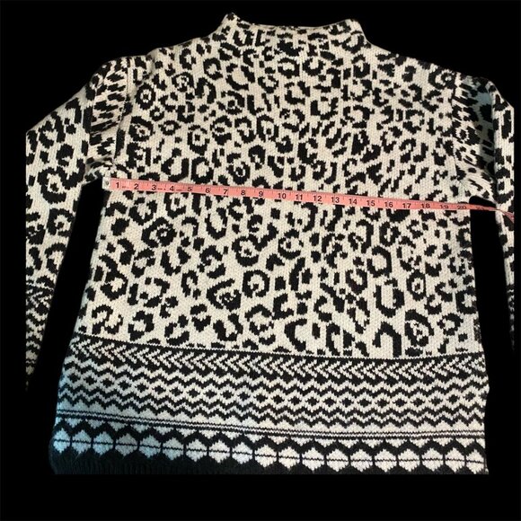 Ann Taylor Black and White Leopard Print Mock Neck Sweater Size Medium - Picture 3 of 6